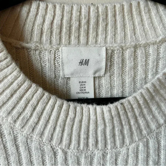 H&M Women’s Striped Cable Knit Sweater - Picture 5 of 8